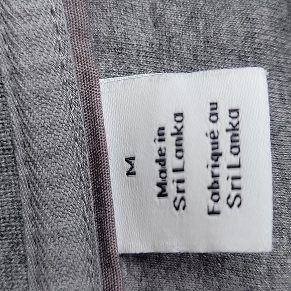 Calvin Klein Liquid Touch Gray t-shirt, Size M - Picture 6 of 9